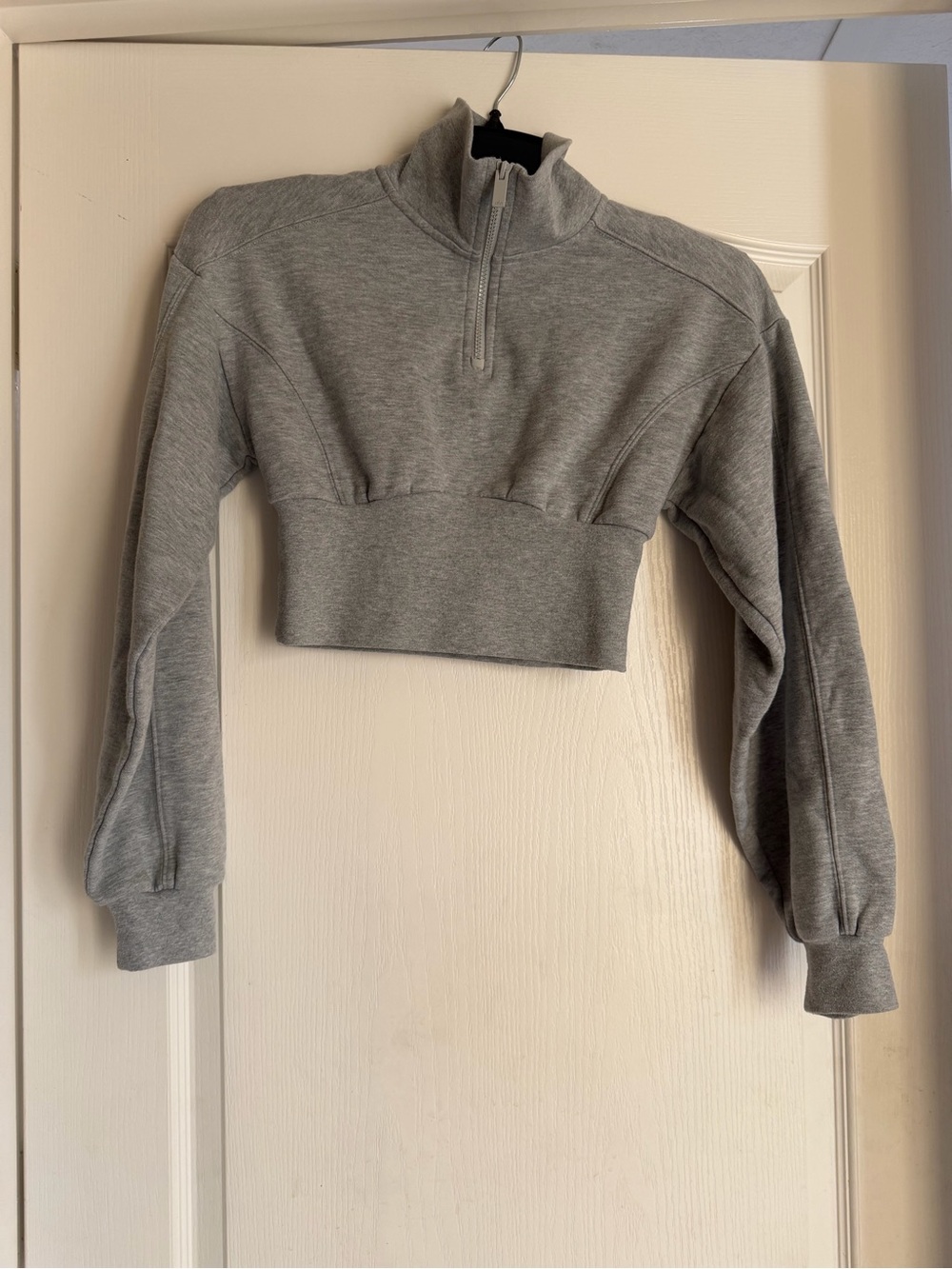 Alo yoga Cropped Grey Quarter-Zip Sweatshirt